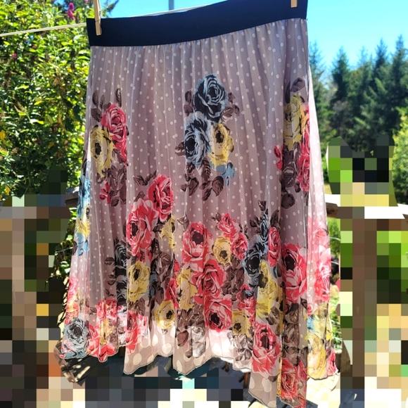 Grey polka dot floral skirt - Picture 2 of 3